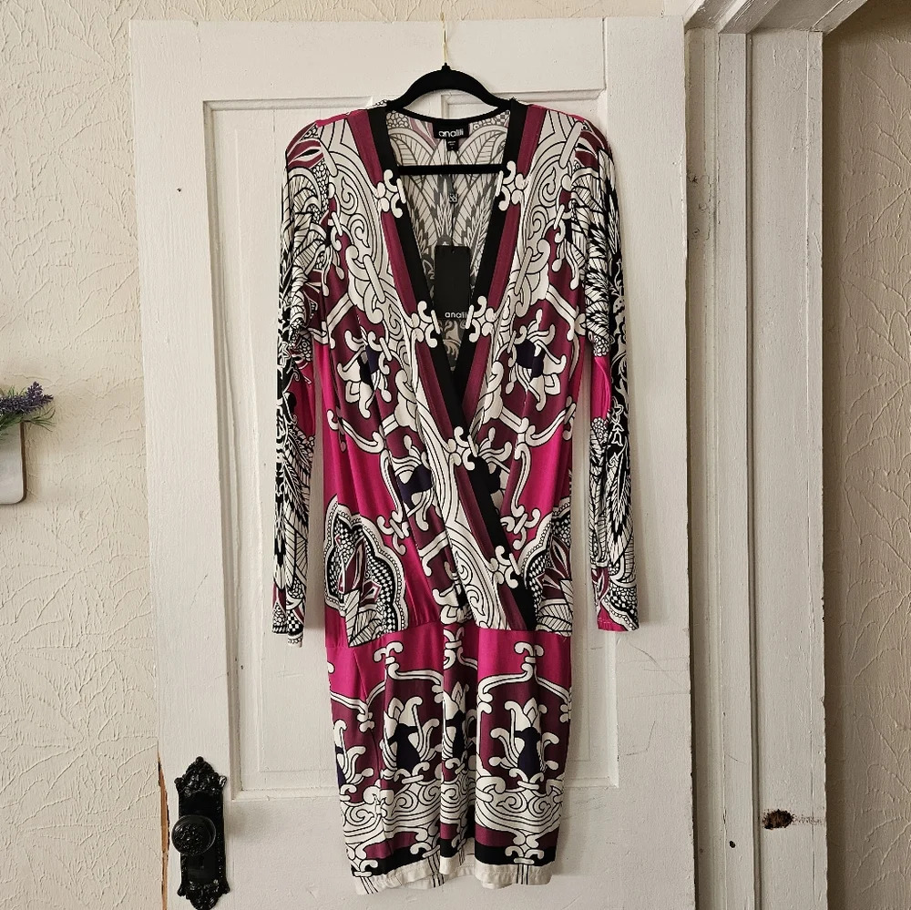 Analili Long Sleeve Wrap Dress in Fuchsia, Black & White